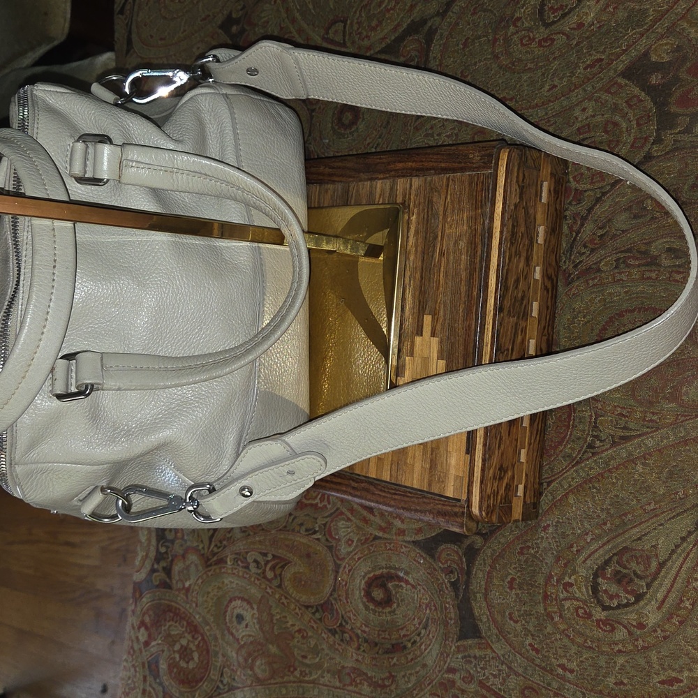Furla Tan/beige Italian Leather large Shoulderbag Satchel Great Condition. - Picture 13 of 16